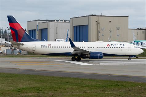 N391DA Boeing 737 832 WL C N 30560 535 Nick Sheeder Flickr