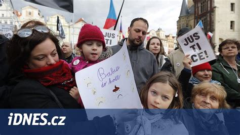 Demonstrace potřetí Lidé znovu protestovali proti Benešové iDNES cz