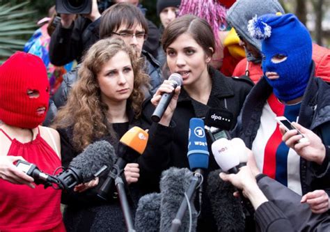 Ρωσία Συνελήφθη μέλος του συγκροτήματος Pussy Riot Dnews
