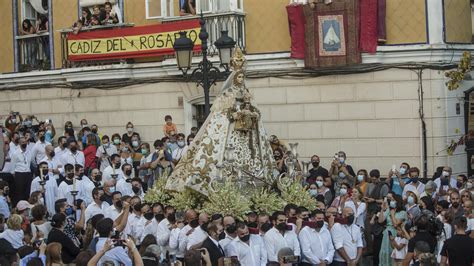 Las Im Genes De La Procesi N De La Virgen Del Rosario