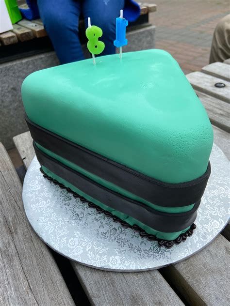 This Ugly Fondant Reddit Cake Day Cake Rfondanthate