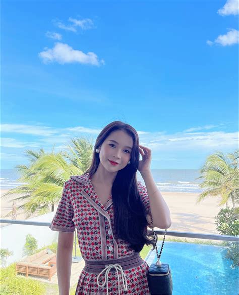 Hot girl Sam công khai người yêu danh tính đàng trai khiến ai cũng bất ngờ