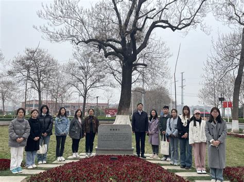 艺术与设计学院党员师生赴兰考开展“砥砺奋进新征程 凝心聚力谱新篇——学习贯彻党的二十大精神”爱国主义教育实践活动 黄河水利职业技术学院艺术系•艺术教育中心