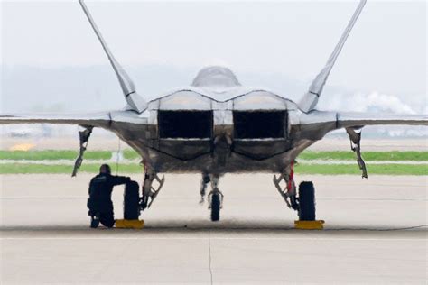 Here’s why the F-22 Uses Rectangular Exhaust Nozzles (and F-35, Su-57 and Chinese Stealth ...