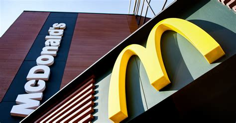 Ile kosztuje burger Drwala w 2022 r Inflacja zapukała do McDonald s