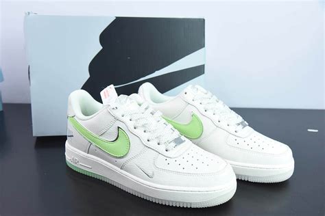 耐克Nike UNDEFEATED x Nike Air Force 1´07 Low“皮革米白苹果绿银五杠空军一号低帮休闲板鞋纯原版本 货号 ...