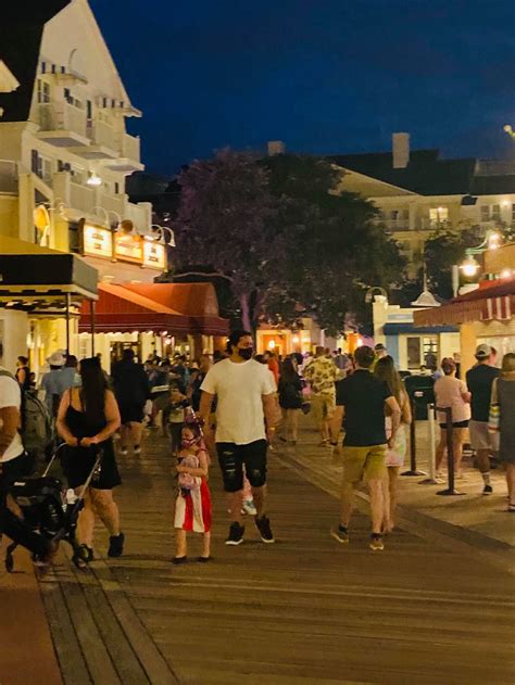 Long Lines For Boardwalk Ice Cream On First Night