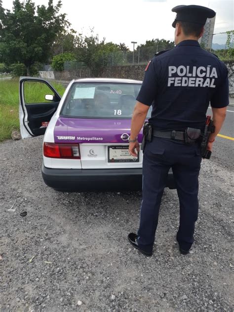 Recuperan un camión y un taxi en la autopista México Cuernavaca habían