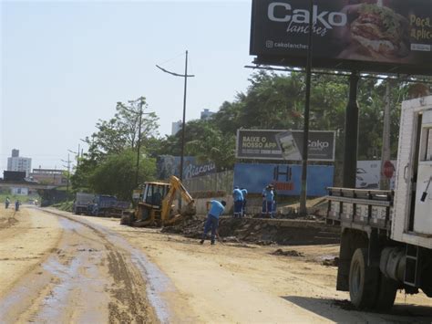 Secretaria De Obras Segue Trabalhando Na Limpeza Da Avenida Beira Rio