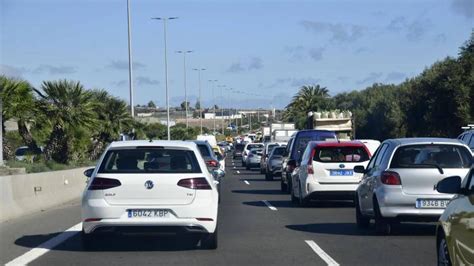 Dos mujeres resultan heridas tras volcar un vehículo en la GC 1 en Gran