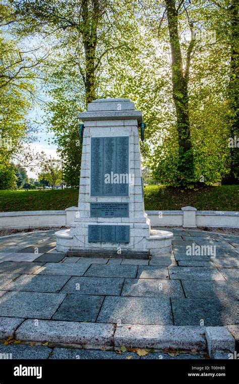 Sidcup War Memorial, The Green, Sidcup, Kent Stock Photo - Alamy