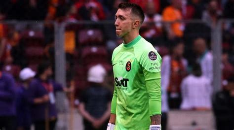 Galatasaray da Muslera nın soyunma odasına gidiş nedeni belli oldu