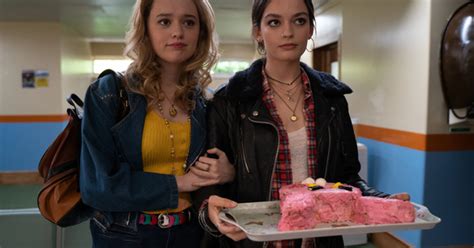 Xem phim Sex Education xong tôi sốc khi nghe chị đồng nghiệp kể chuyện con gái mới học lớp 1