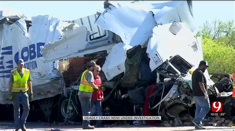 2 Dead After Crash Involving 5 Semi Trucks 2 Cars