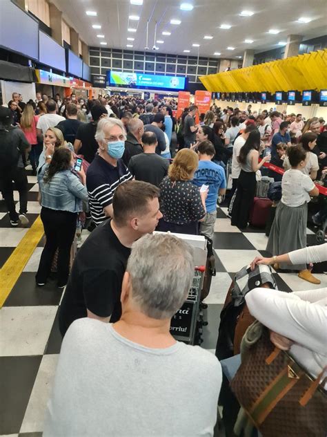 Rosana Cerqueira On Twitter Caos Em Congonhas Aeroporto Parado Deste