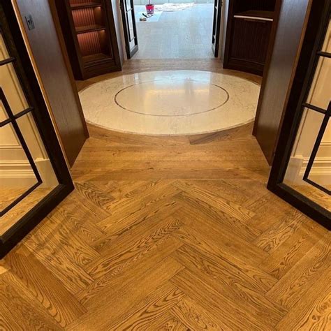 Slightly Brushed Engineered Herringbone Pattern Parquet Oak Wood