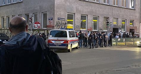 Kurden gegen Türken Kundgebung in Wien eskaliert Polizei Großeinsatz