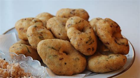 Medu Vada Recipe Ulundu Vadai Recipe How To Make Medu Vada At Home