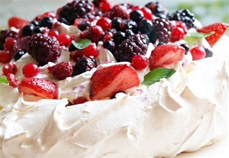 Recept Pavlova S Ovocem Receptyonline Cz Kucha Ka Recepty A