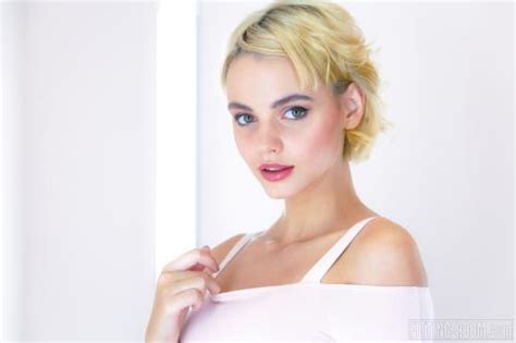 Fitting Room Ariel Watch My Hot Body New