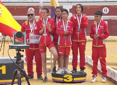 Thais Sastre se cuelga la medalla de bronce en el Campeonato de España