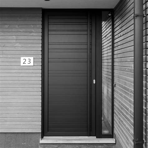 Porte d entrée d une maison contemporaine à Chaudfontaine Delta