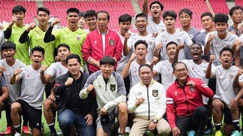 Permintaan Pemain Timnas U Saat Bertemu Jokowi Ingin Kuliah Hingga