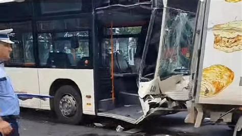 Accident Grav Cu Un Autobuz STB Pe Calea Dorobanţilor Din Bucureşti