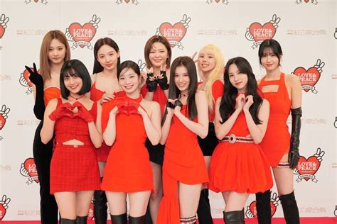 Twiceサナ、誕生日に紅白リハ プライベートジェットでメンバーと過ごし「うれしい」 マイナビニュース