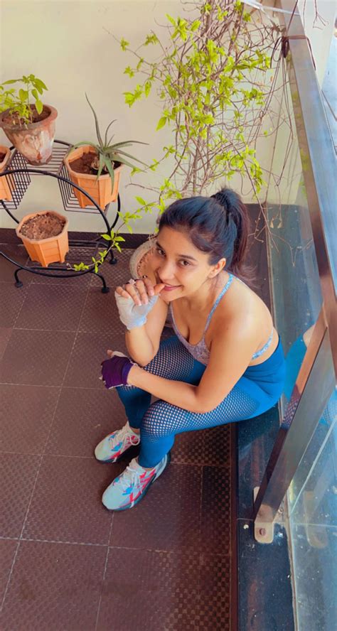 Hot Selfies Of Sakshi Agarwal Filmy