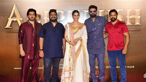 Prabhas, Kriti Sanon, Om Raut, Sunny Singh launch Adipurush trailer ...