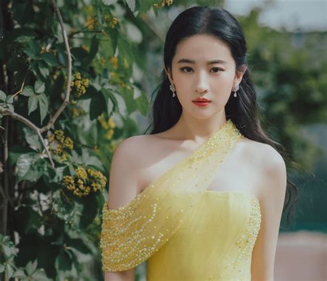 Địch Lệ Nhiệt Ba đứng đầu Top sao nữ hot nhất trên YouTube Trung Quốc