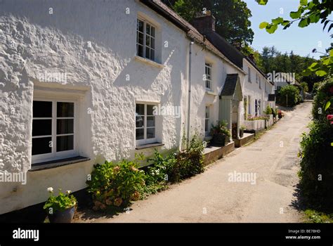 White Painted Cottage Hi Res Stock Photography And Images Alamy