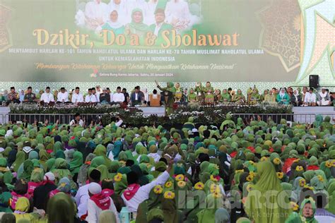 Foto Ribuan Jemaah Muslimat Nu Meriahkan Harlah Ke Di Stadion Gbk