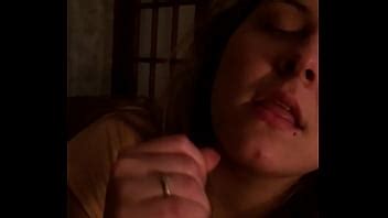 El compañero de cuarto de la universidad de mi novia me hace correrme rápidamente XVIDEOS