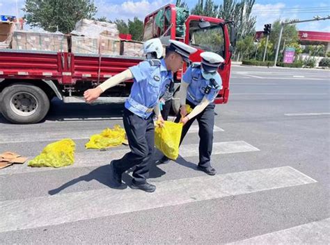 紧急救援 暖心陪伴银川交警温情守护平安路！澎湃号·政务澎湃新闻 The Paper