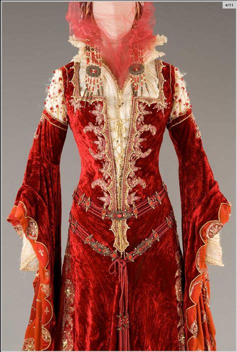 The Costumer's Guide to Movie Costumes | Королевский костюм, Костюмы ...