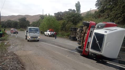 Moquegua Veh Culo Boliviano Se Despista Y Vuelca En La Carretera