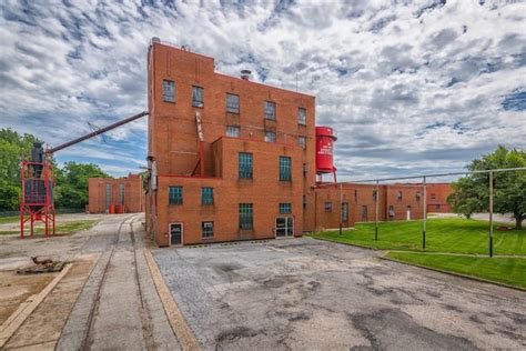 Kentuckys Newold O Z Tyler Distillery Fills Its First Barrels The