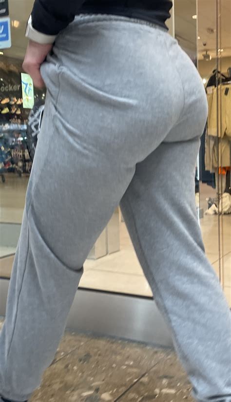 Nice Ass Gym Girl In Sweats At Mall Spandex Leggings Yoga Pants Forum