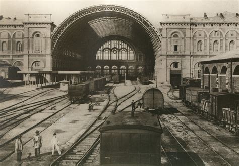 Turín escenográfica La era industrial Estación de Porta Nuova hacia