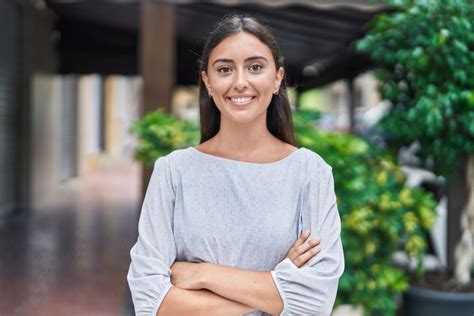 Junior Achievement Americas Y Bid Lab Ofrecen Becas Para Mujeres