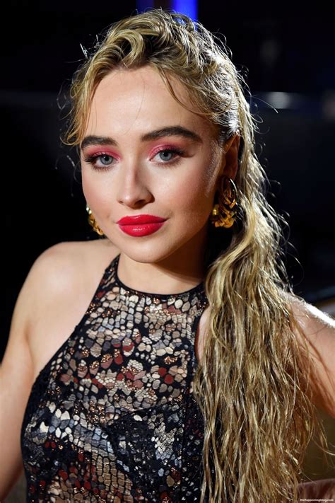 Sabrina Carpenter Ist Zu Sehen Bei Rihannas Hochkar Tiger Savage X