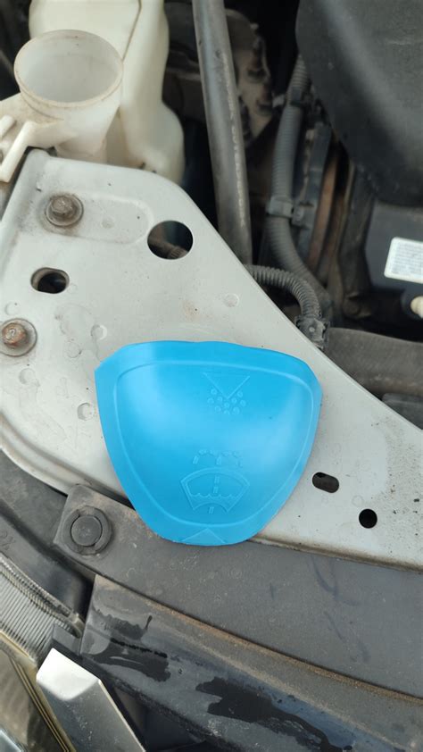 Новая крышка омывайки бочка — Mitsubishi Outlander XL, 3 л, 2008 года ...