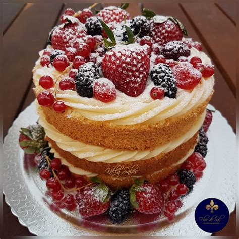 Bolo Fake Naked Cake De Frutas Vermelhas