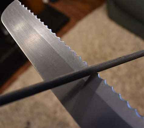 Best Way To Sharpen A Serrated Knife