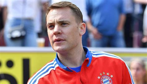 Bayern Goalie Manuel Neuer Trainiert Wieder Im Team