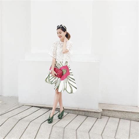 Street style sao tuần qua Miley diện cả bikini ra phố