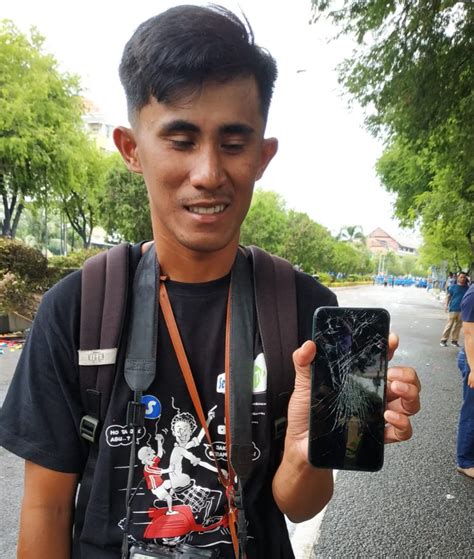 Hp Wartawan Serambi Diduga Dirusak Oknum Polisi Saat Liput Aksi Demo