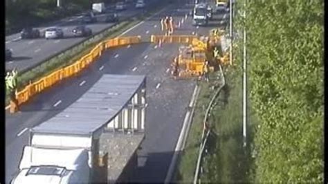 M62 Cheshire Closed After Lorry Full Of Chickens Crashes Granada